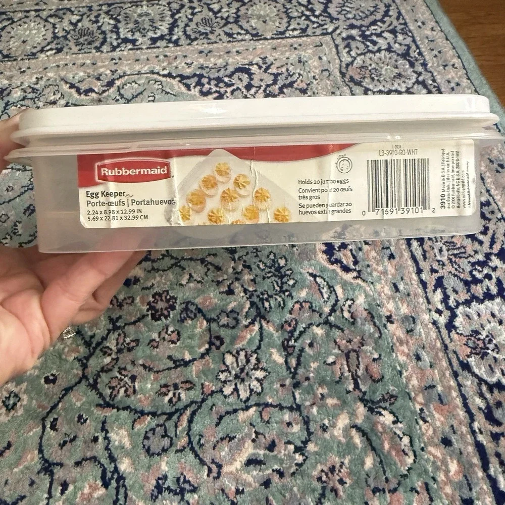 2 Rubbermaid Servin Saver Deviled Egg Container 4910 Almond Lid Holds 20 Eggs